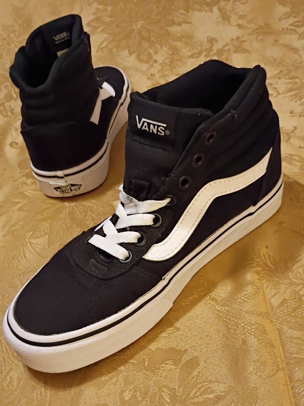 VANS Sk8-Hi Black and White High-Top Sneakers Women's 6.0 Men's 4.5